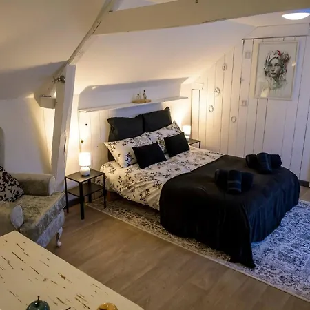 펜션 Oaktree A Peaceful Country Escape Montenay